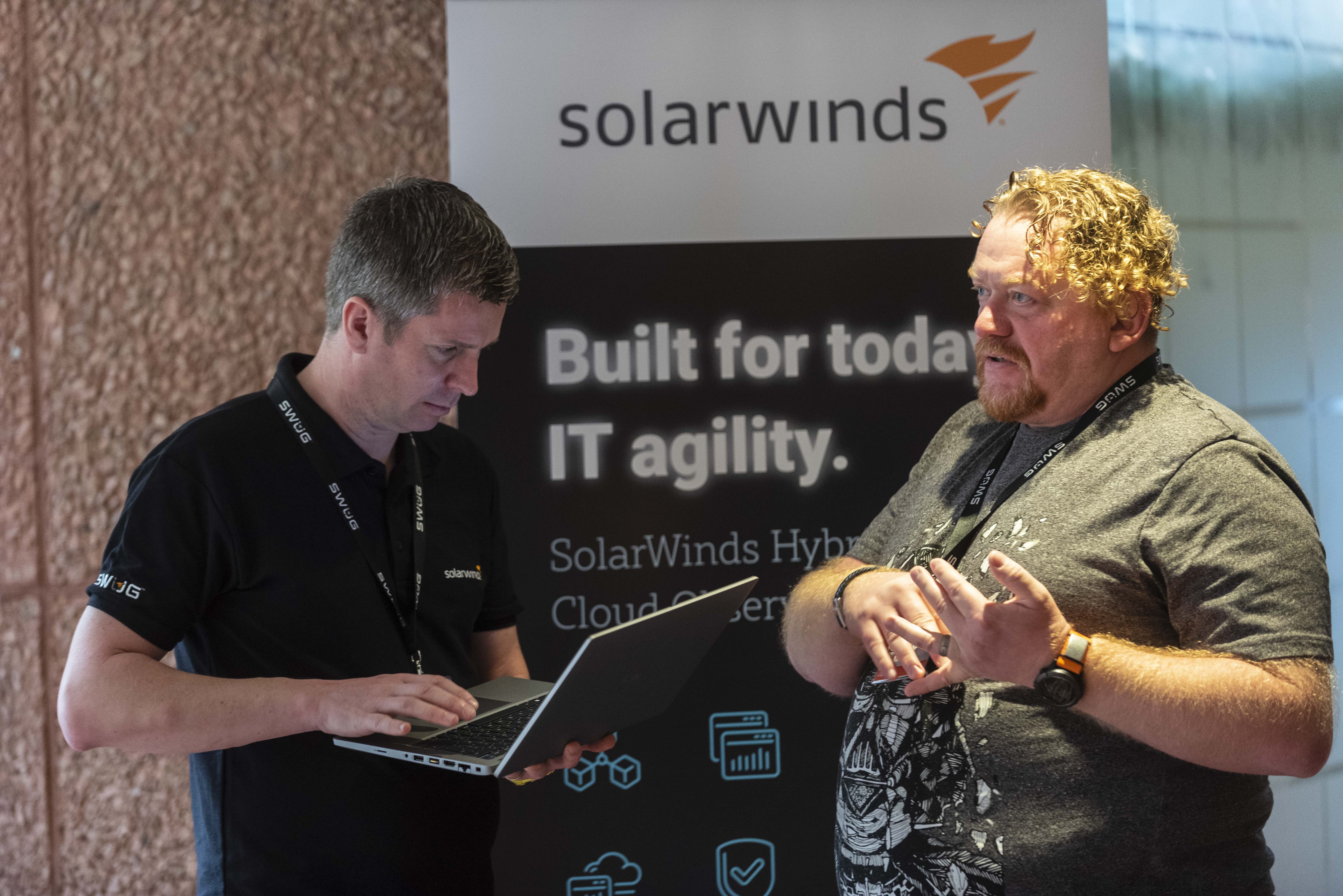 Solarians helping SWUG Attendees